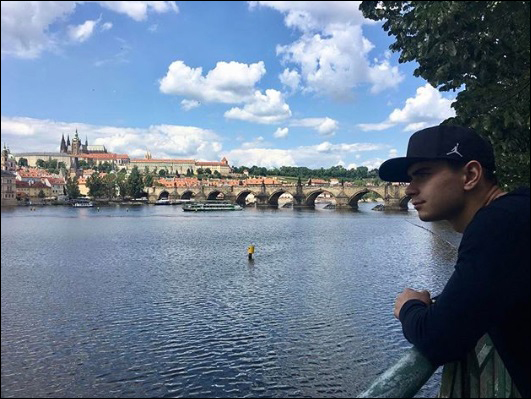 Кира в Праге-1текст.jpg